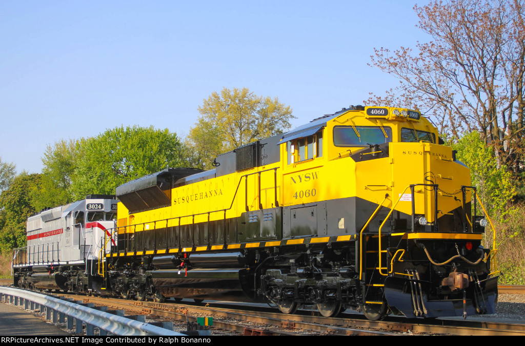 Two of the newsest repainted units make a move to the service track in the afternoon sun 